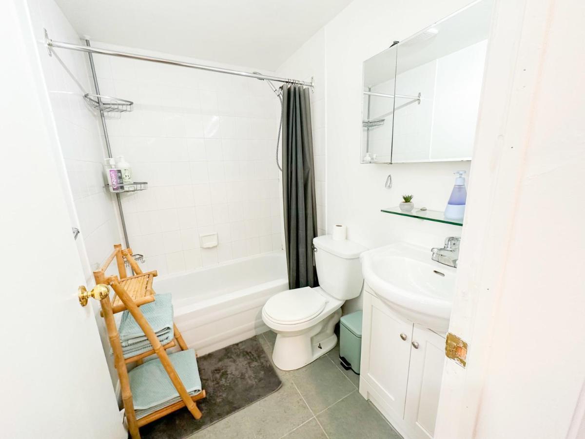 Cozy 1Bed In Downtown 3Min To Metro Free Parking Lejlighed Montréal Eksteriør billede